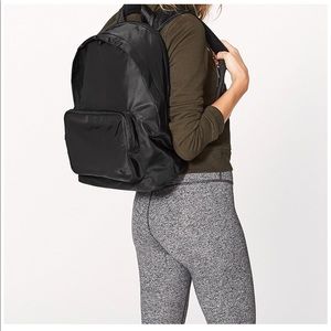 Lululemon Everywhere Backpack 17L - Like new